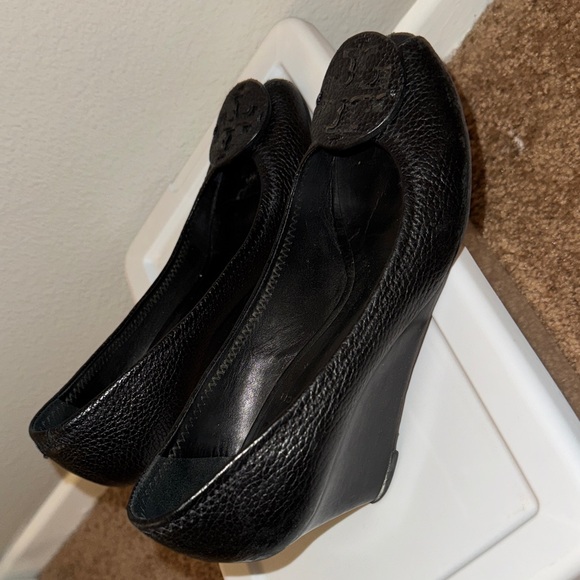 Tory Burch Black Leather Peep-Toe Heels - Picture 7 of 9